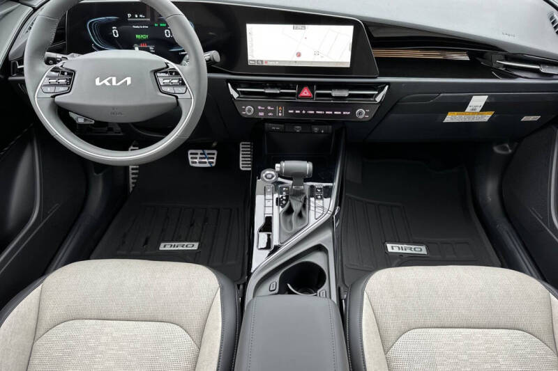 2025 Kia Niro SX Touring