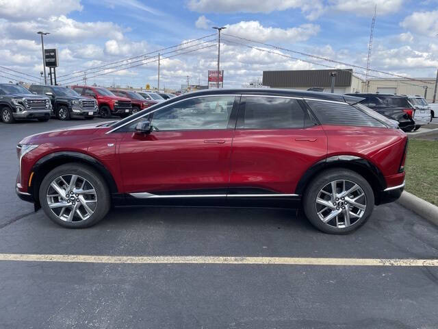 2025 Cadillac OPTIQ Luxury 1