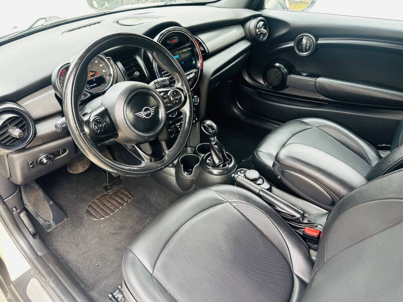 2019 MINI Convertible Base photo 13