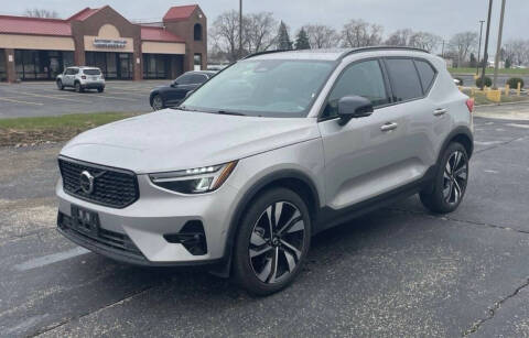 2025 Volvo XC40 B5 Plus Dark Theme