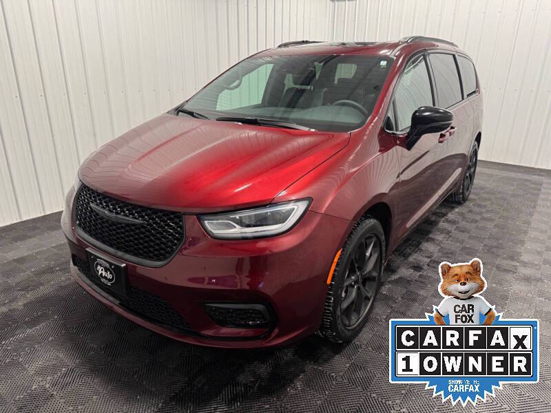 2023 Chrysler Pacifica Limited's photo