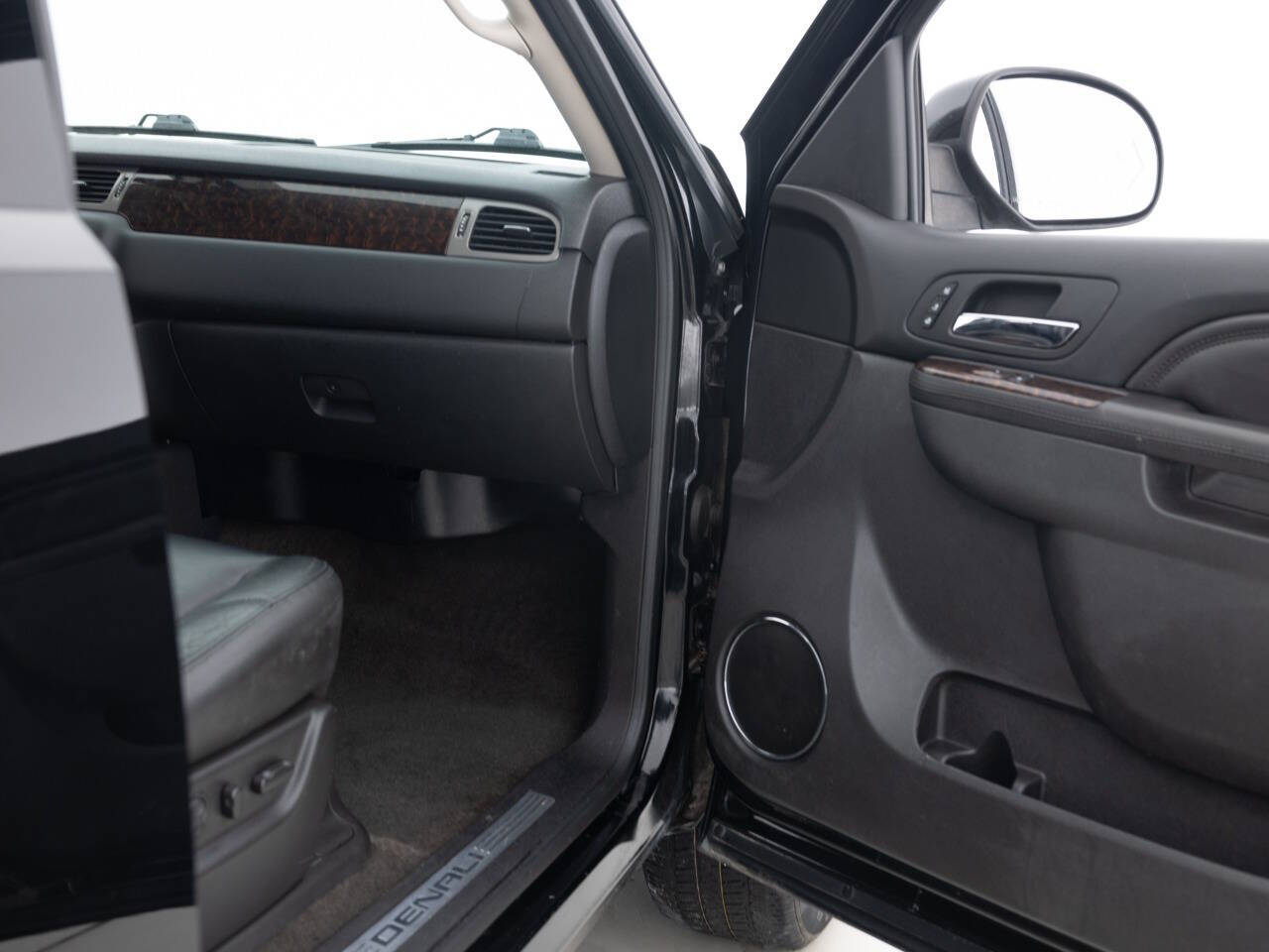 Used Car 2011 Gmc Yukon Xl  Denali Awd Xl 4dr Suv For Sale Under $15,000 In Coal City, Illinois