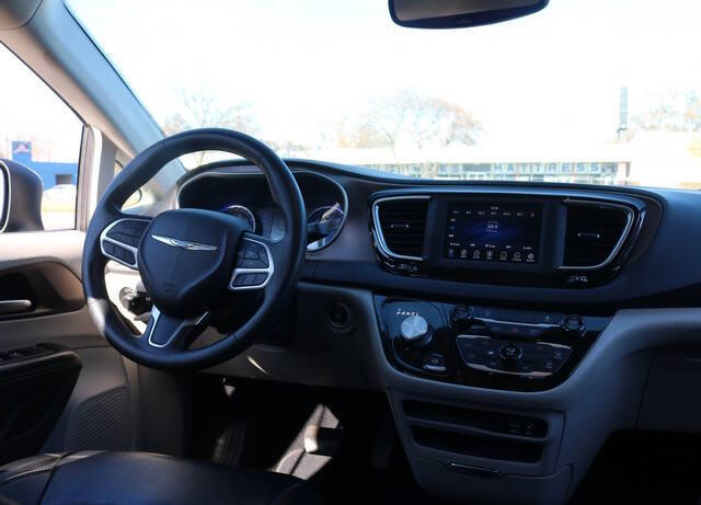 2020 Chrysler Voyager LXi