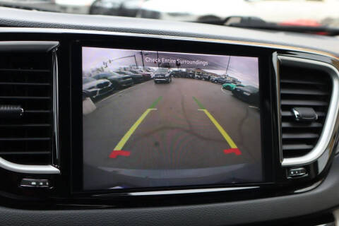 2022 Chrysler Pacifica Touring L