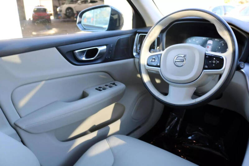 2020 Volvo V60 T5 Momentum