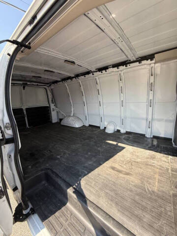 2023 GMC Savana 2500