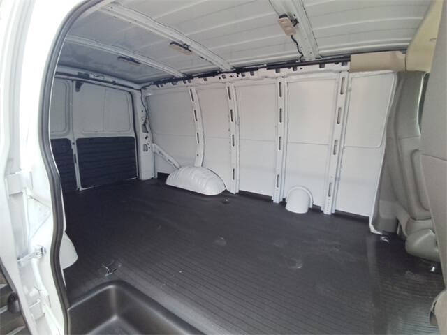 2025 Chevrolet Express 3500