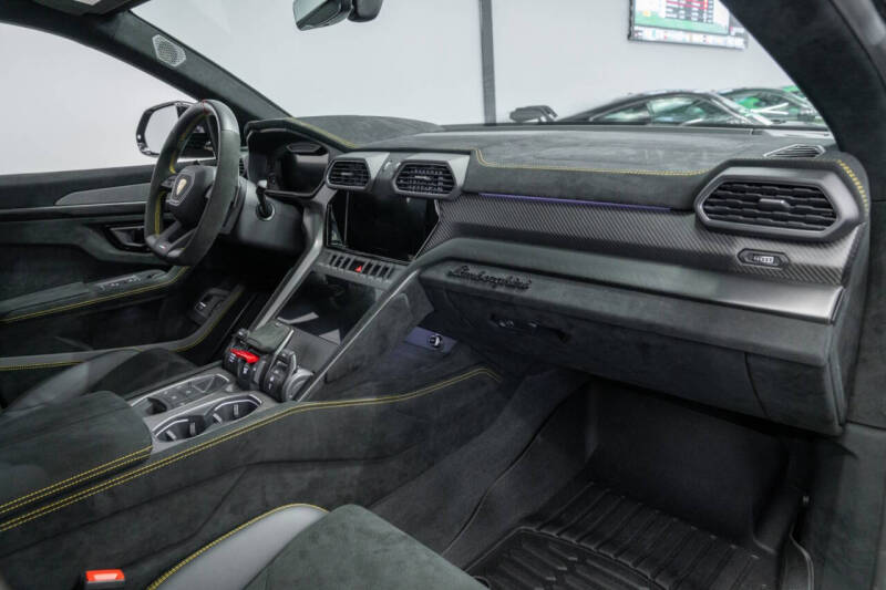 2023 Lamborghini Urus Performante