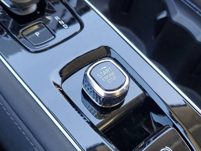 2025 Volvo XC90 B6 Ultra Bright Theme 7P