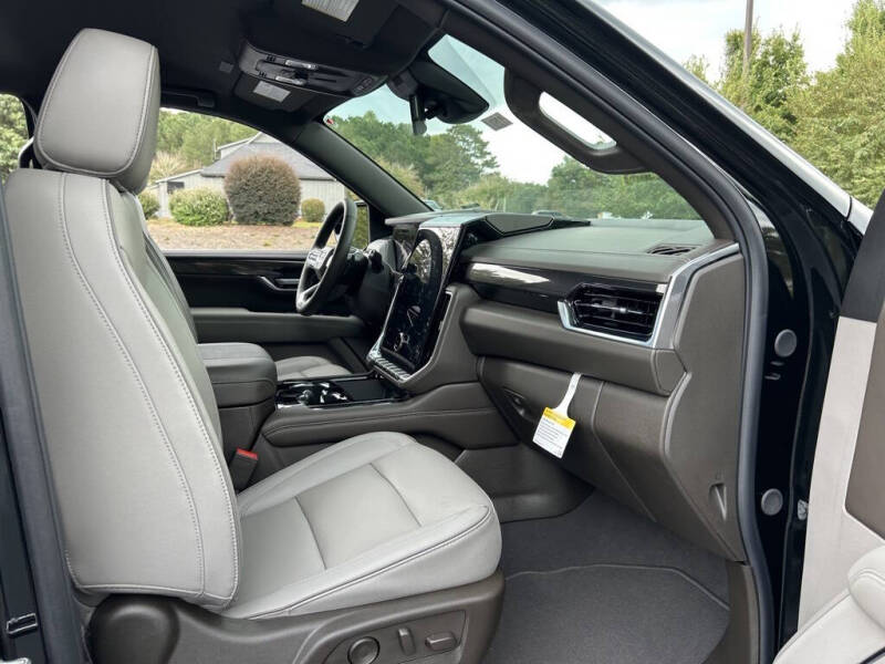 2025 GMC Yukon Elevation