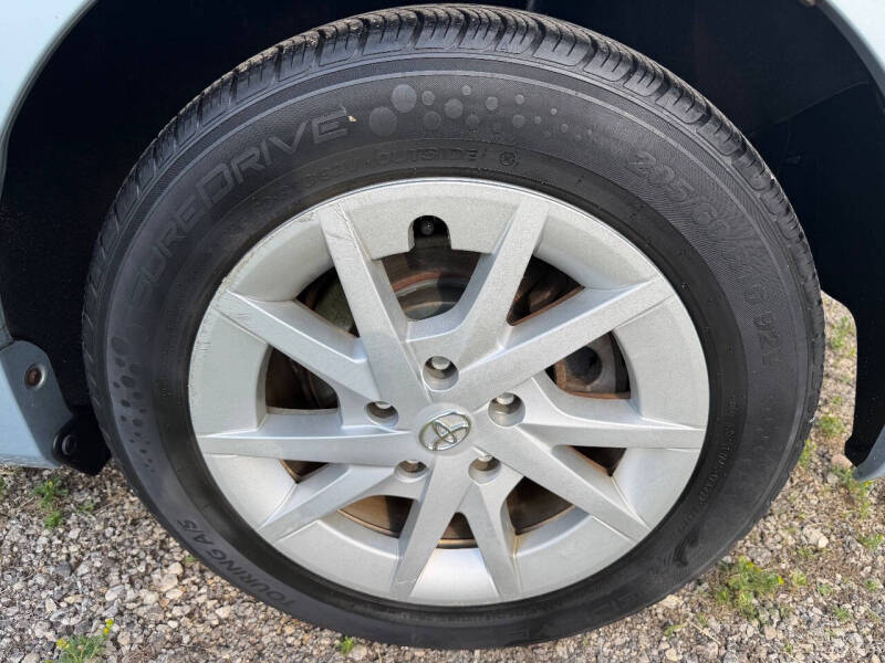 2013 Toyota Prius v Five