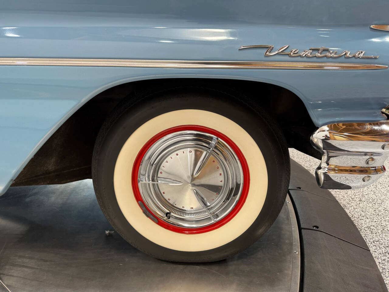 1960 Pontiac Ventura 27