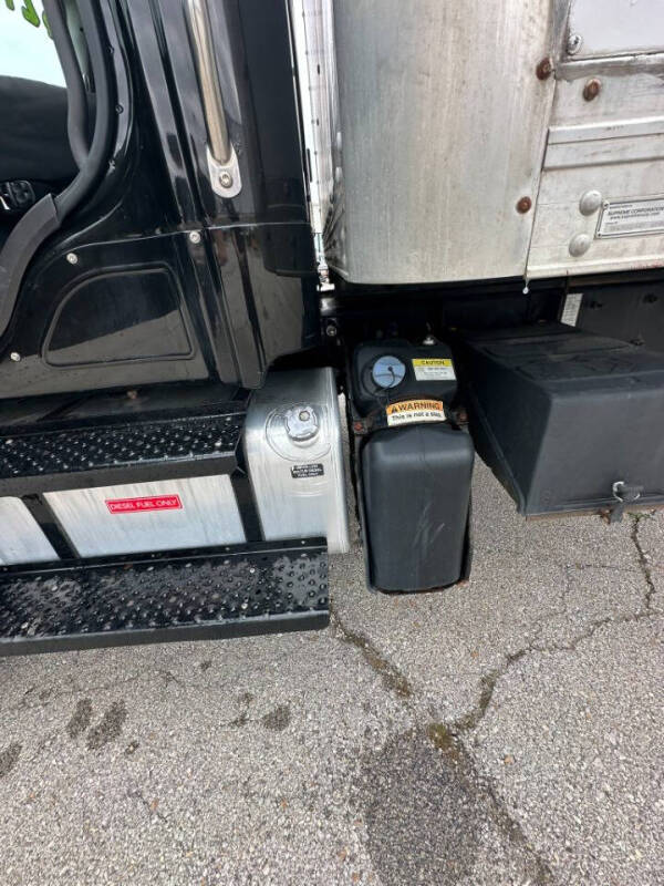 2017 Freightliner M2 106