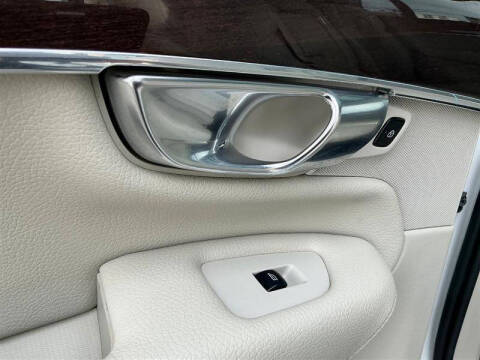 2019 Volvo XC90 T6 Momentum