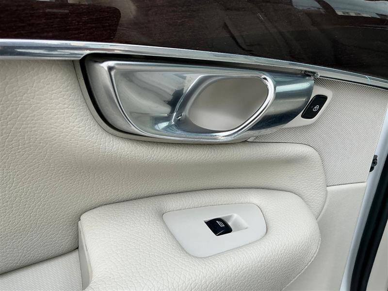 2019 Volvo XC90 T6 Momentum