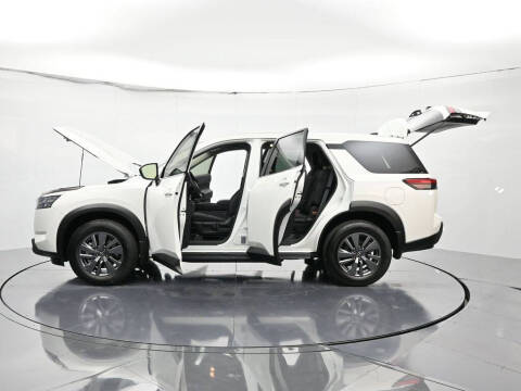 2025 Nissan Pathfinder S