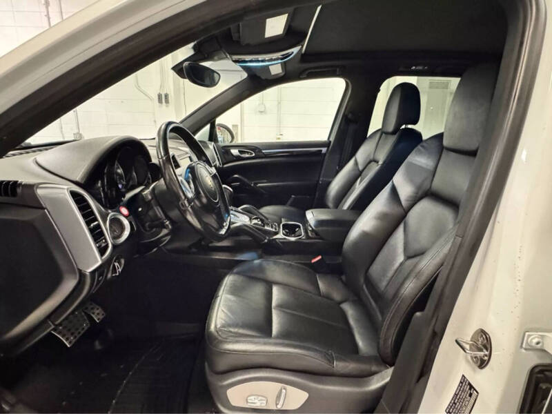 2014 Porsche Cayenne Platinum