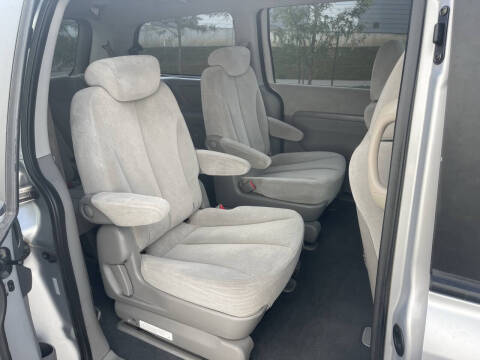 2008 Kia Sedona LX