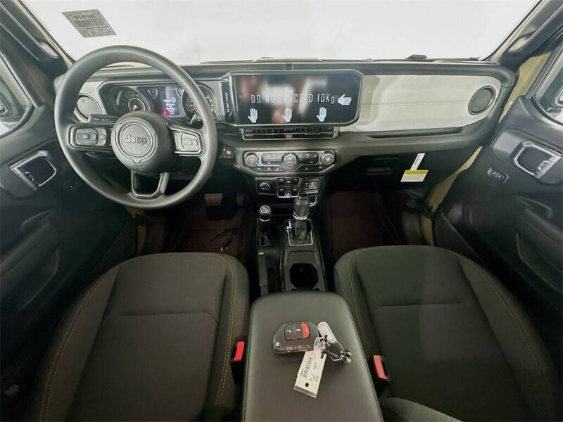 2026 Jeep Gladiator Sport