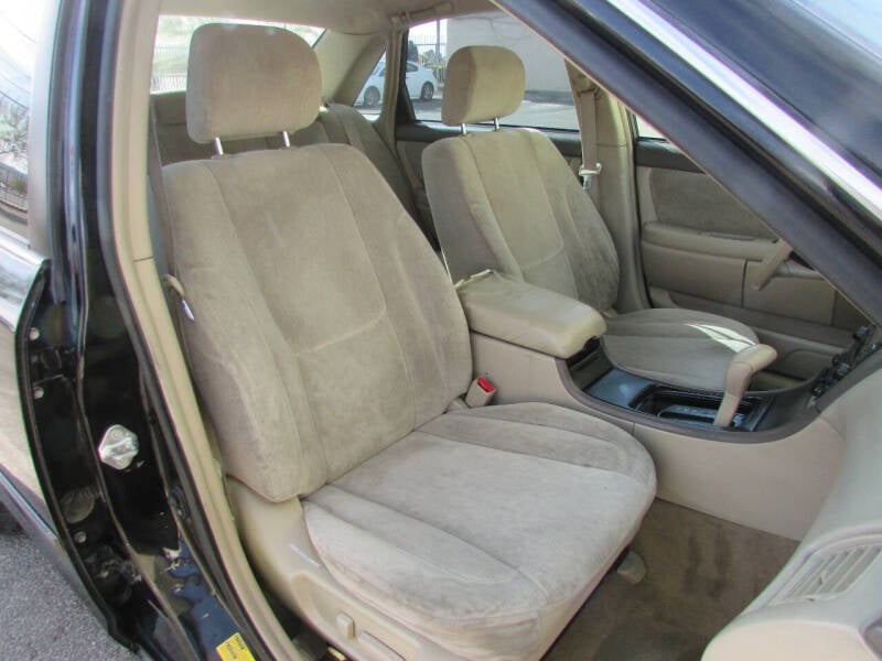 2001 Toyota Avalon XLS photo 15