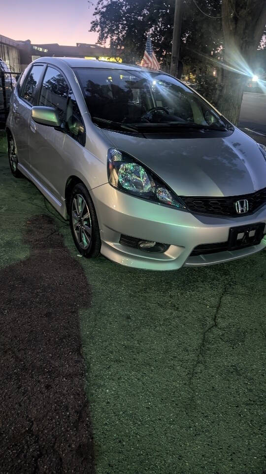 View vehicle photo 2