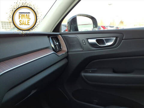 2024 Volvo XC60 B5 Plus Dark Theme