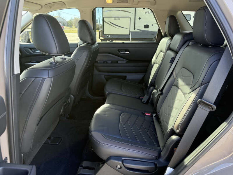 2025 Nissan Pathfinder Platinum