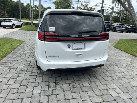 2024 Chrysler Pacifica Touring