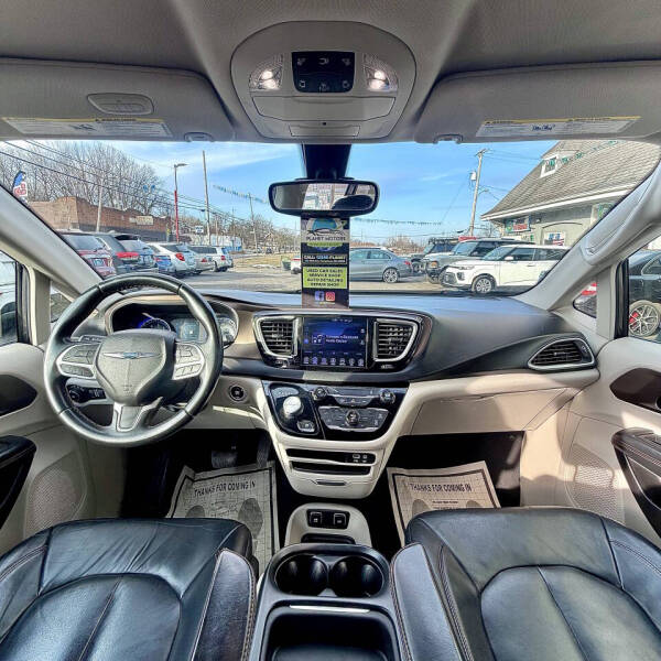 2017 Chrysler Pacifica Touring-L