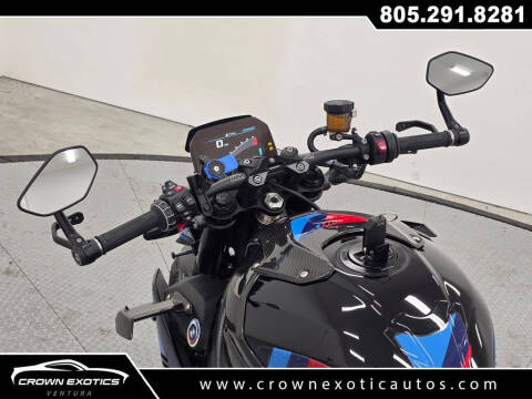 2025 BMW M 1000 R