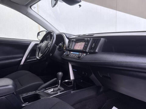 2017 Toyota RAV4 Hybrid XLE