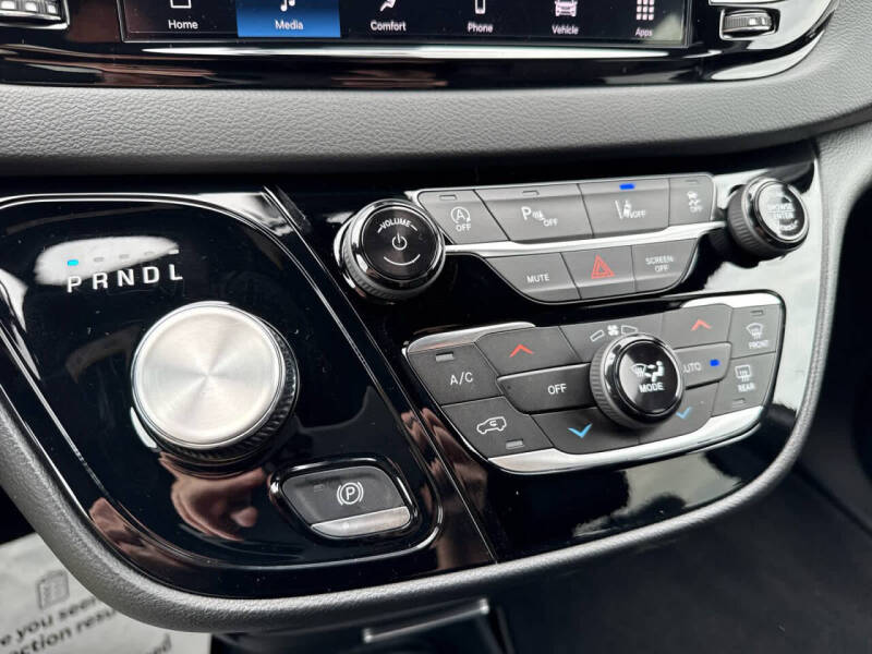 2026 Chrysler Voyager LX