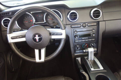 2005 Ford Mustang V6 Deluxe