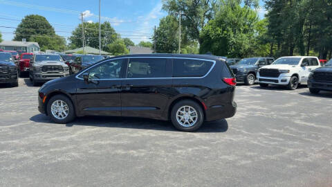 2027 Chrysler Pacifica Select