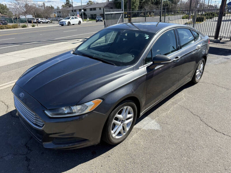 2016 Ford Fusion SE's photo