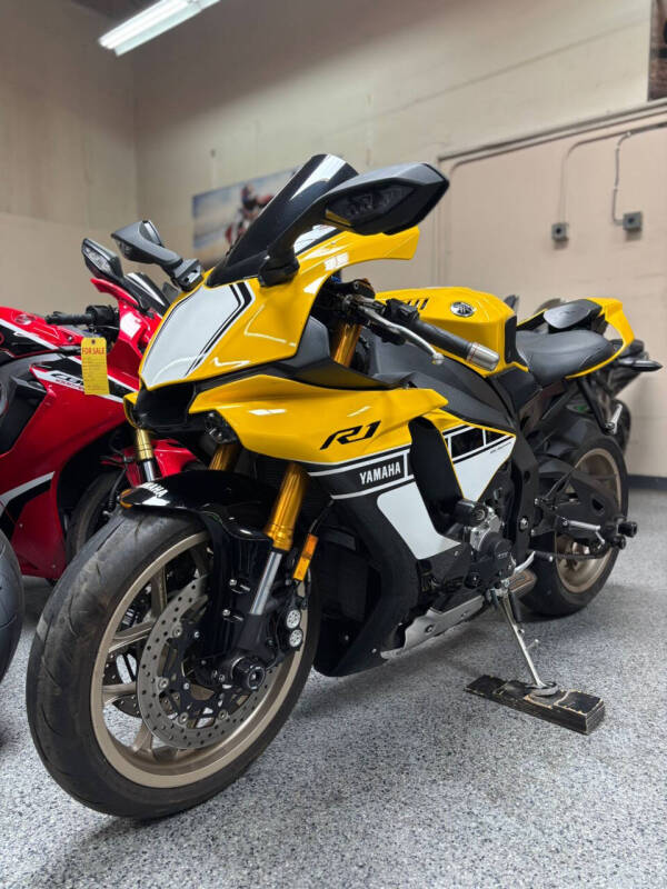2016 Yamaha YZF-R1