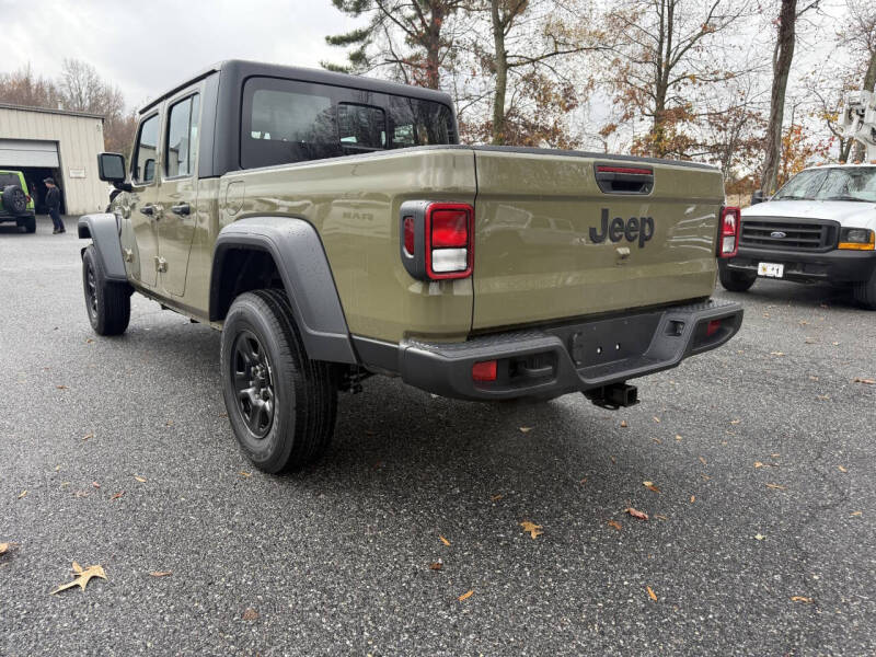 2026 Jeep Gladiator Sport