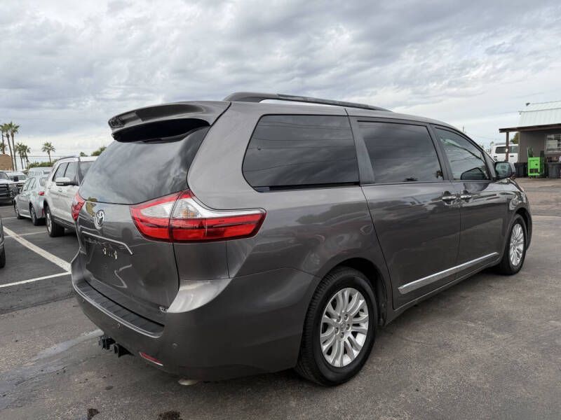 2016 Toyota Sienna XLE Premium 8-Passenger