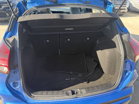 2023 Nissan Kicks SR