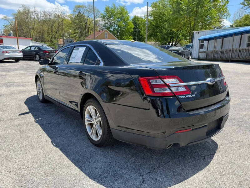 2018 Ford Taurus SE