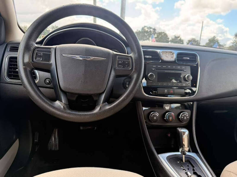 2014 Chrysler 200 LX