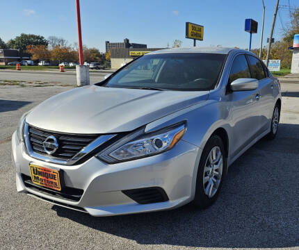 2016 Nissan Altima for sale at Unique Motors in Rock Island IL