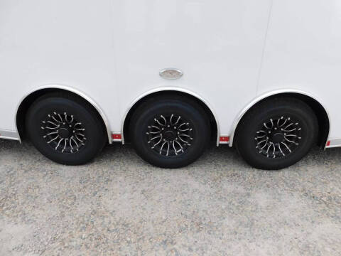 2026 United Trailers 53' Full Bathroom