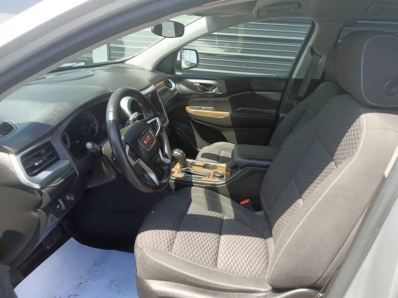 2017 GMC Acadia SLE-2