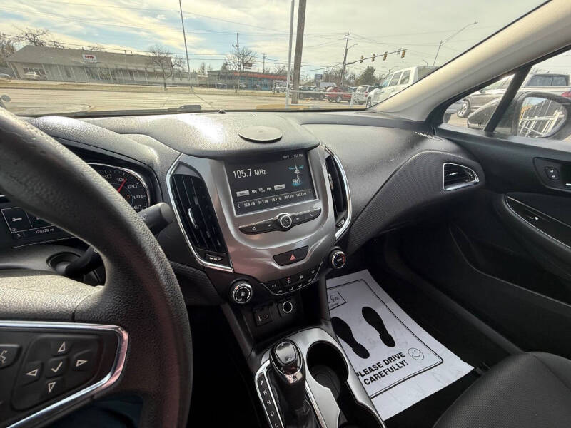 2017 Chevrolet Cruze LT Auto