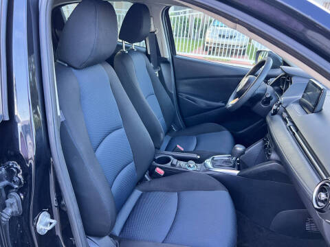 2020 Toyota Yaris Hatchback LE