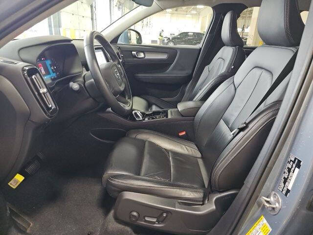2023 Volvo XC40 B5 Plus Bright Theme
