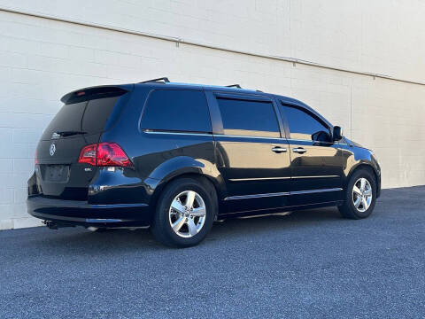 2014 Volkswagen Routan SEL Premium