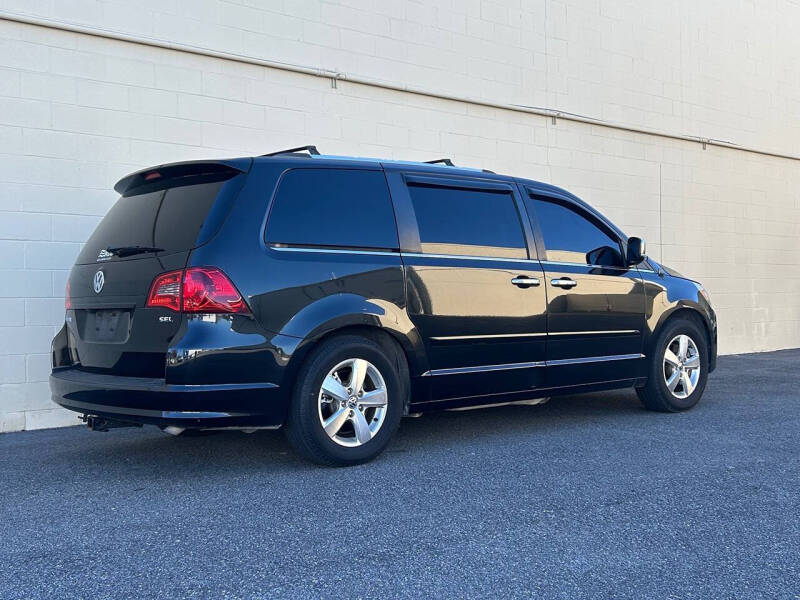 2014 Volkswagen Routan SEL Premium