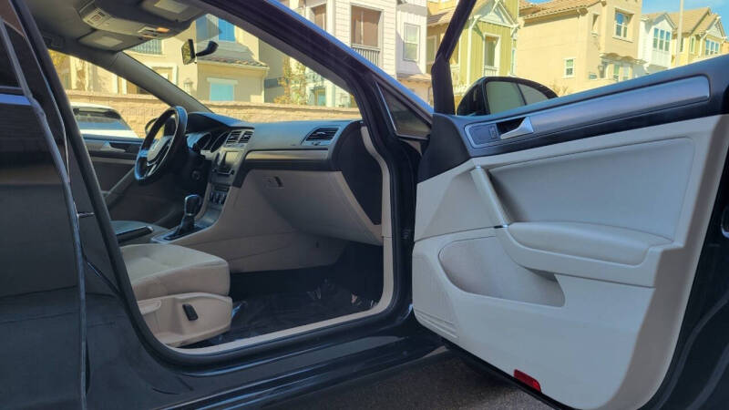 2016 Volkswagen Golf TSI S